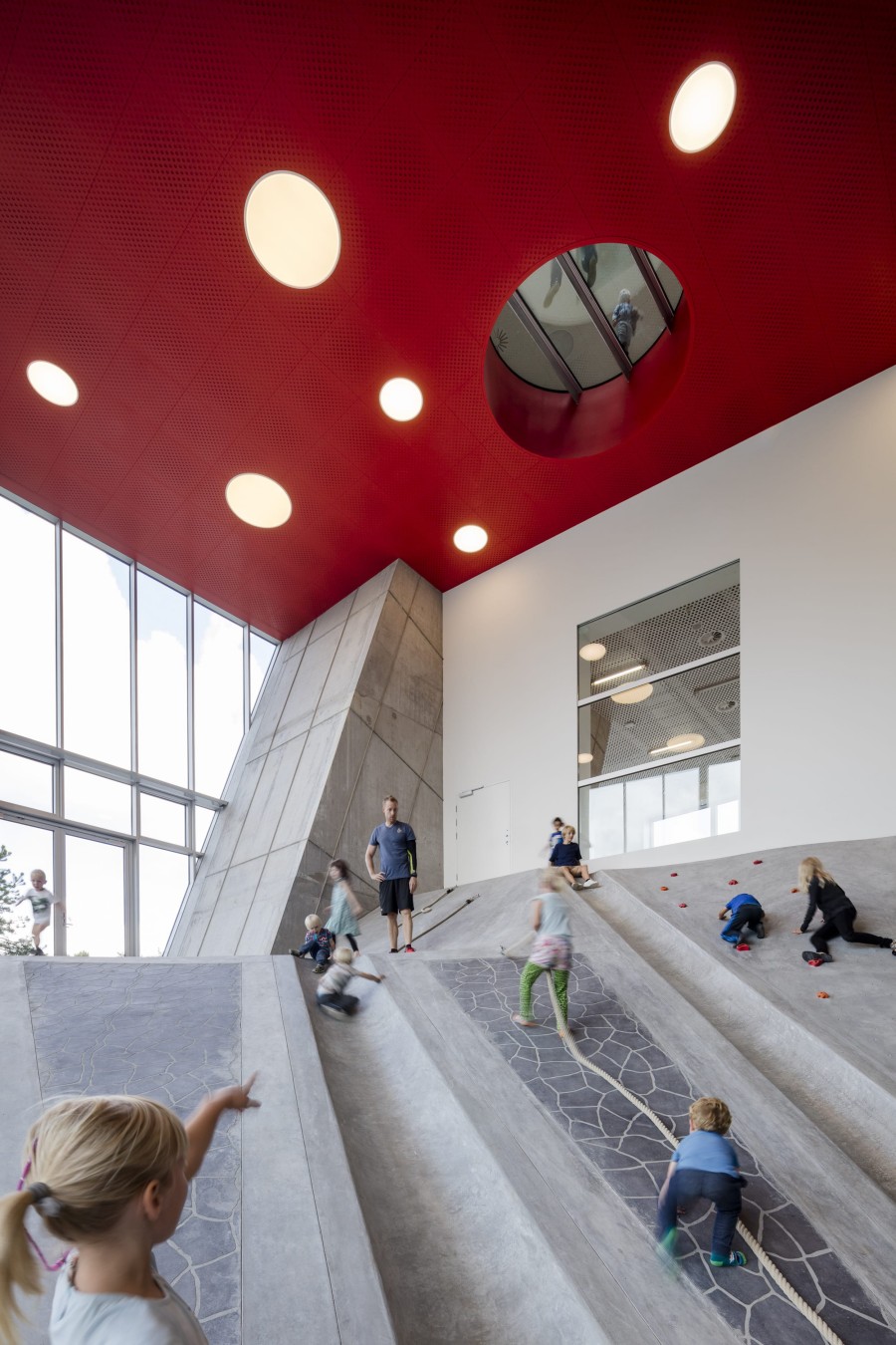 户外小区游乐设备选购指南-2025年最新安全标准与设计趋势 户外小区游乐设备选购指南-2025年最新安全标准与设计趋势