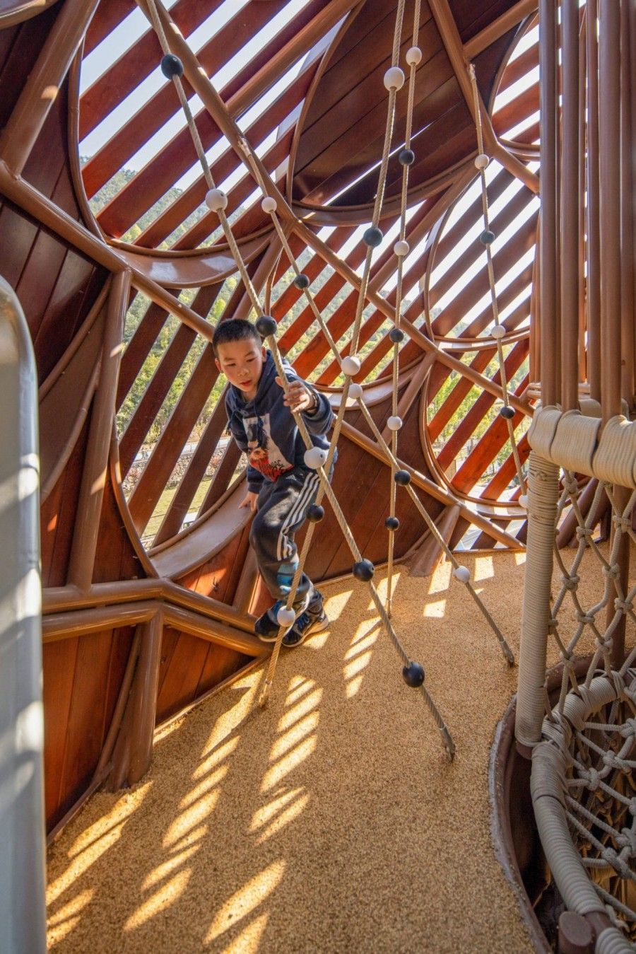 大型游乐设施安全标准与选购指南-2025年最新行业规范解析 大型游乐设施安全标准与选购指南-2025年最新行业规范解析