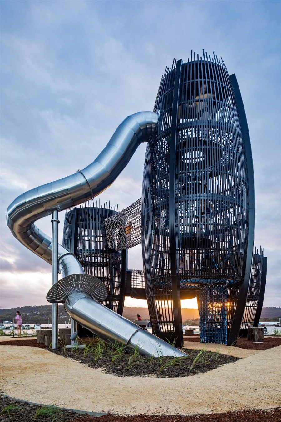 户外小区游乐设备选购指南-2025年最新安全标准与设计趋势 户外小区游乐设备选购指南-2025年最新安全标准与设计趋势